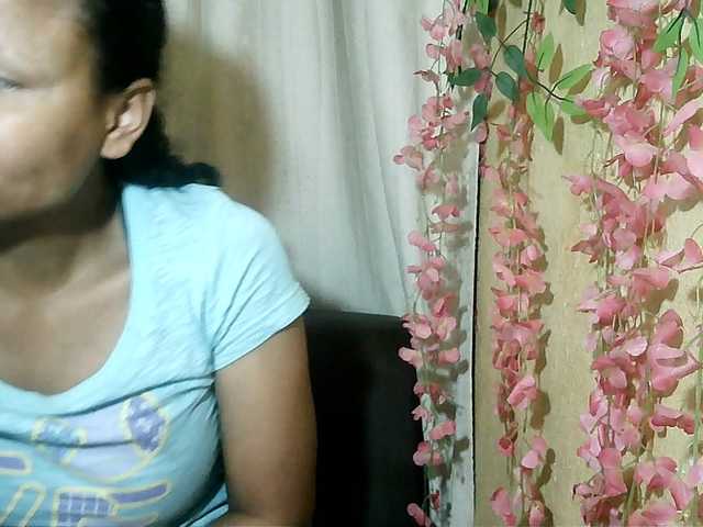 Pussy01lips live cam on BongaCams