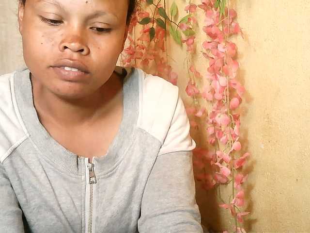 Pussy01lips live cam on BongaCams