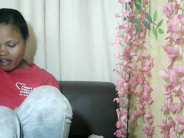 Pussy01lips live cam on BongaCams