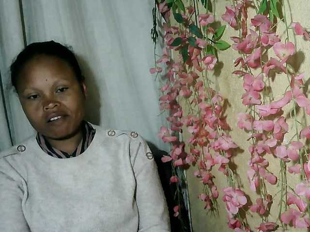 Pussy01lips live cam on BongaCams