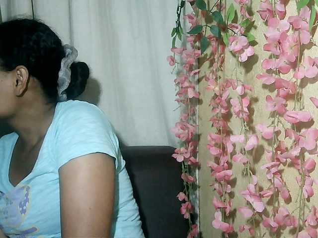 Pussy01lips live cam on BongaCams