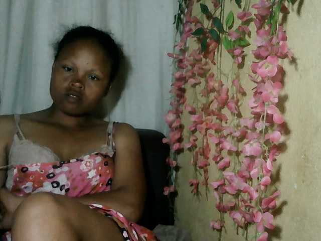 Pussy01lips live cam on BongaCams
