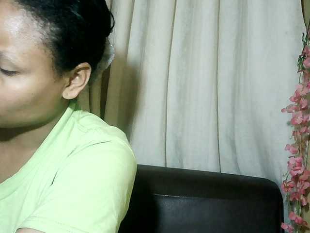 Pussy01lips live cam on BongaCams
