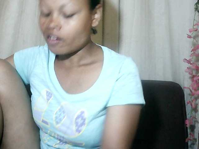 Pussy01lips live cam on BongaCams