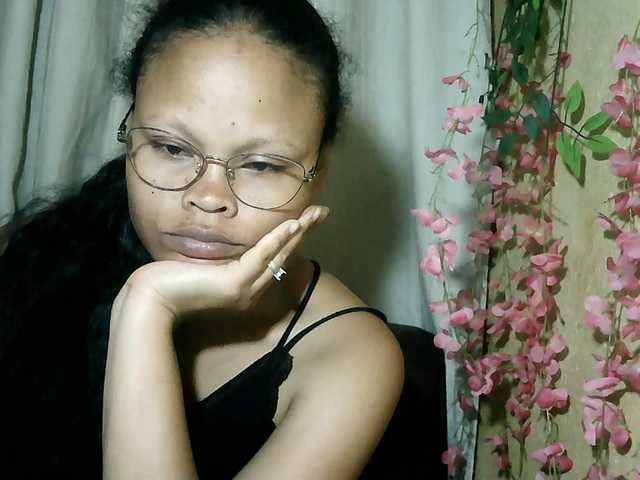 Pussy01lips live cam on BongaCams