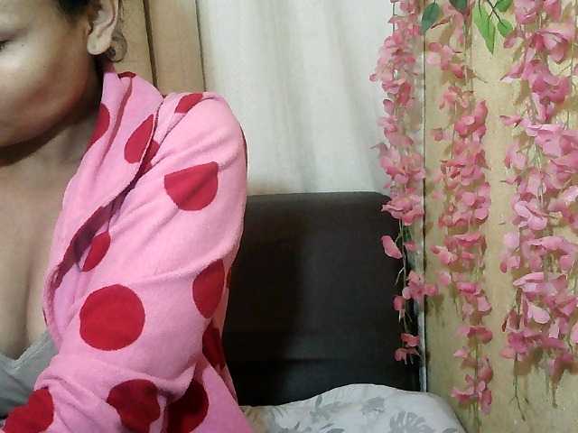 Pussy01lips live cam on BongaCams