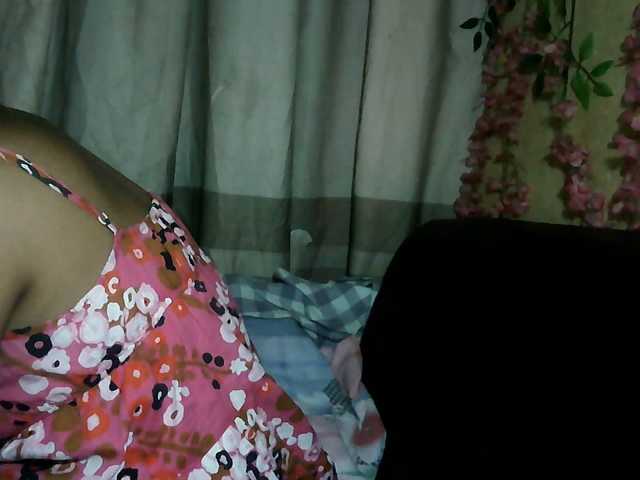 Pussy01lips live cam on BongaCams