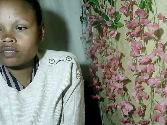 Pussy01lips live cam on BongaCams