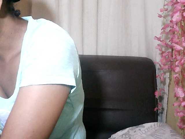 Pussy01lips live cam on BongaCams