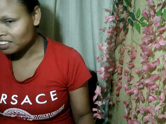 Pussy01lips live cam on BongaCams