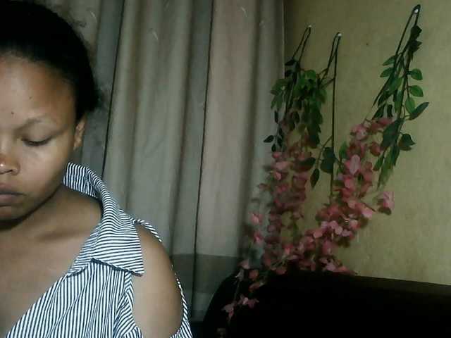 Pussy01lips live cam on BongaCams