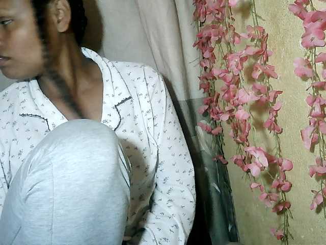 Pussy01lips live cam on BongaCams