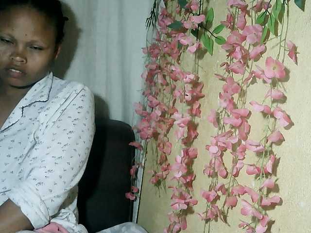 Pussy01lips live cam on BongaCams
