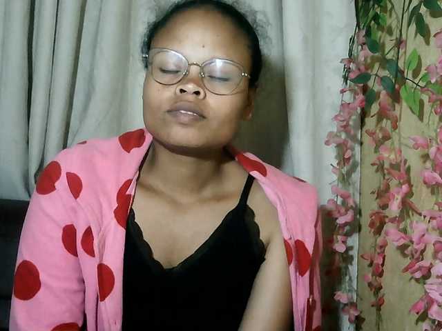 Pussy01lips live cam on BongaCams