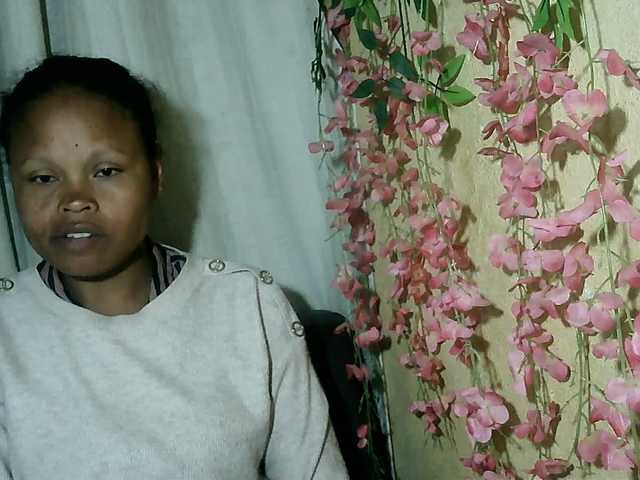 Pussy01lips live cam on BongaCams