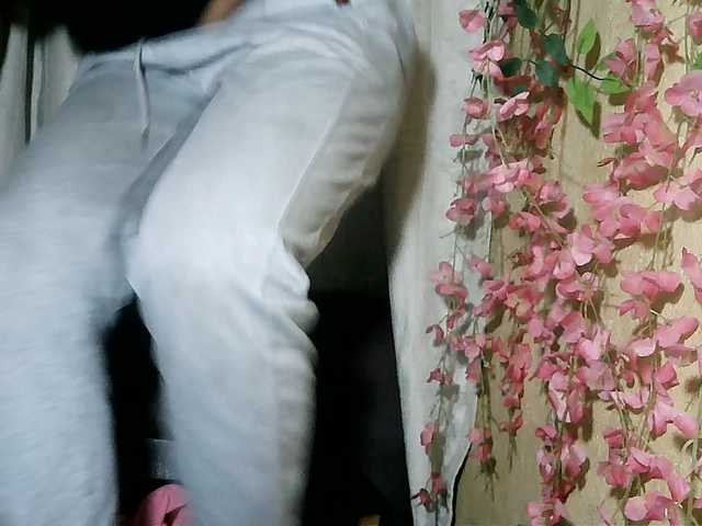 Pussy01lips live cam on BongaCams