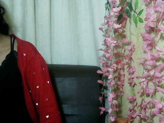 Pussy01lips live cam on BongaCams