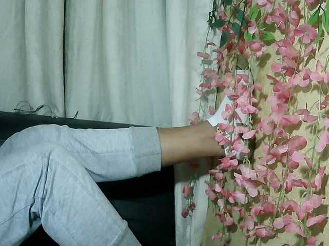 Pussy01lips live cam on BongaCams