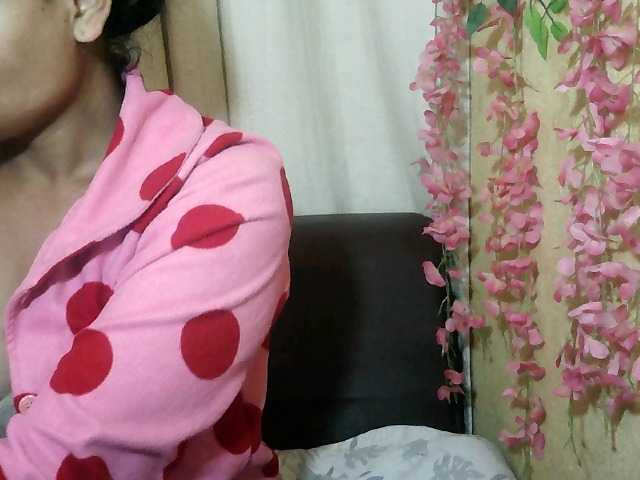 Pussy01lips live cam on BongaCams