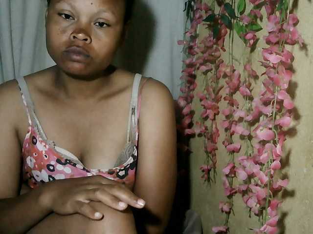 Pussy01lips live cam on BongaCams