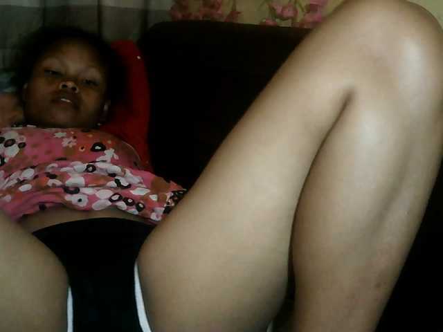 Pussy01lips live cam on BongaCams