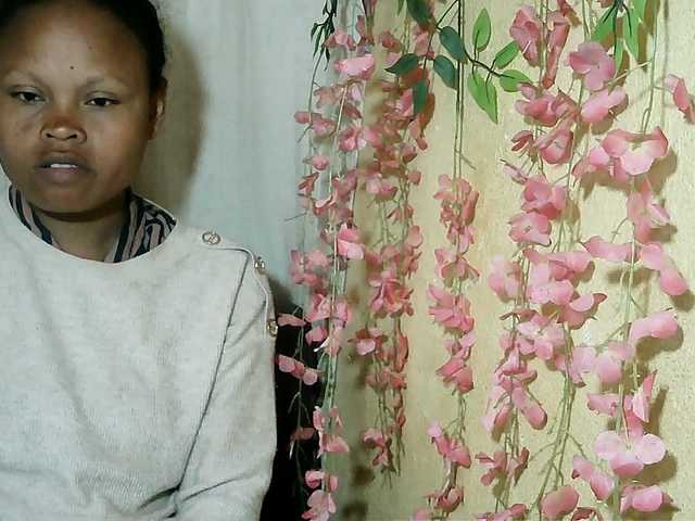 Pussy01lips live cam on BongaCams