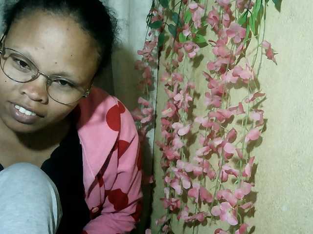 Pussy01lips live cam on BongaCams
