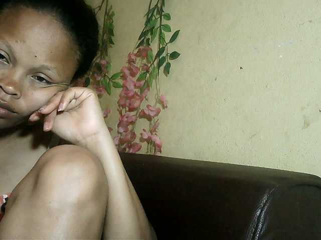 Pussy01lips live cam on BongaCams