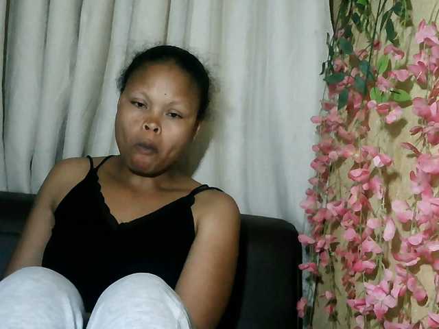 Pussy01lips live cam on BongaCams