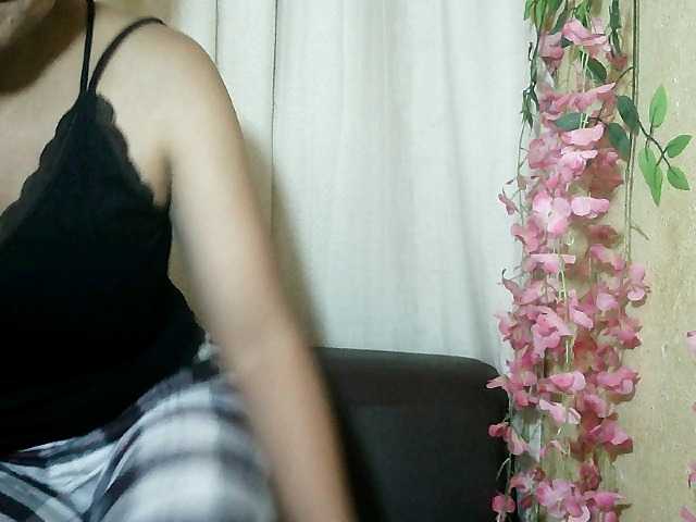 Pussy01lips live cam on BongaCams