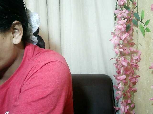 Pussy01lips live cam on BongaCams