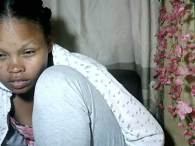 Pussy01lips live cam on BongaCams