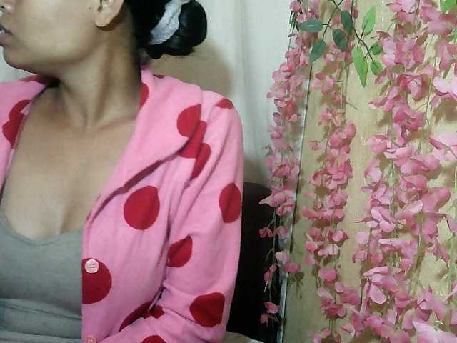 Pussy01lips live cam on BongaCams