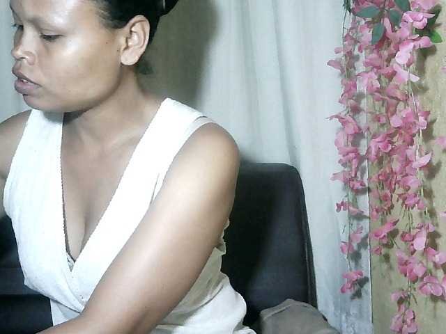 le modèle Pussy01lips est en webcam porno dans un show sur le site bongacams, il possède les tags suivants: Ebony,Brunette,Shaved