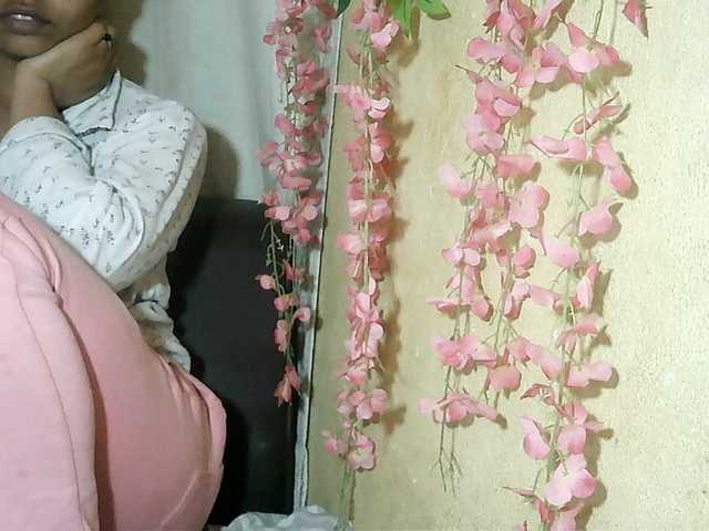 Pussy01lips live cam on BongaCams