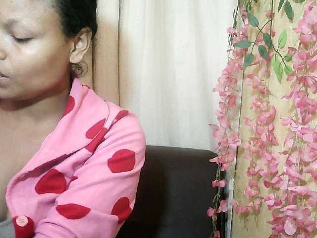 Pussy01lips live cam on BongaCams