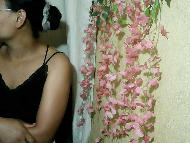Pussy01lips live cam on BongaCams