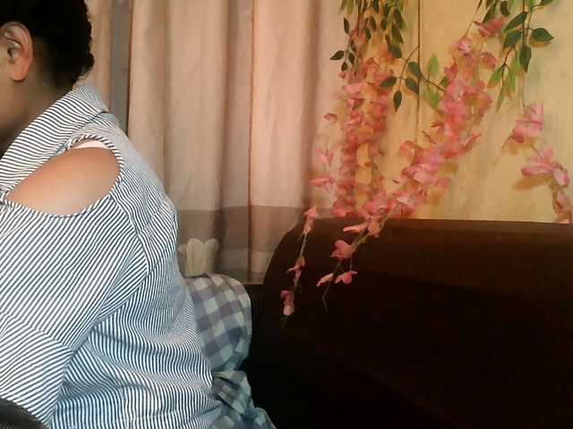 Pussy01lips live cam on BongaCams