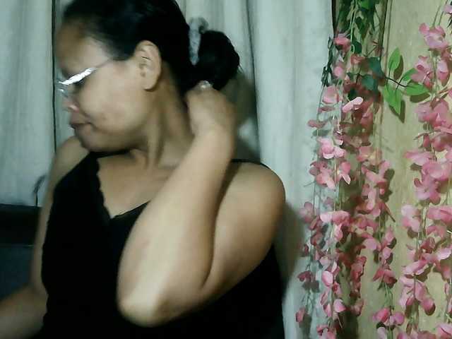 Pussy01lips live cam on BongaCams