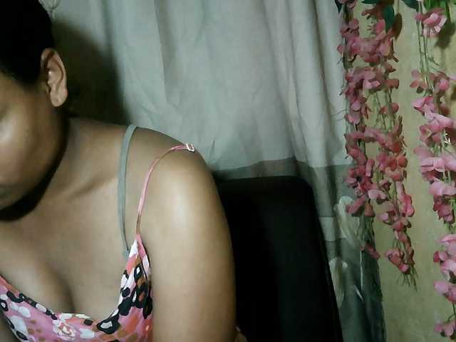 Pussy01lips live cam on BongaCams