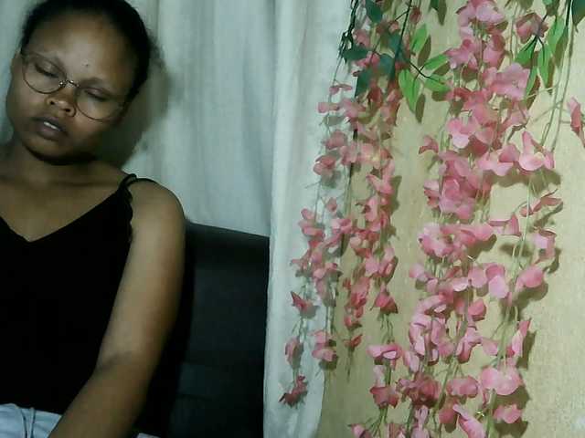 Pussy01lips live cam on BongaCams