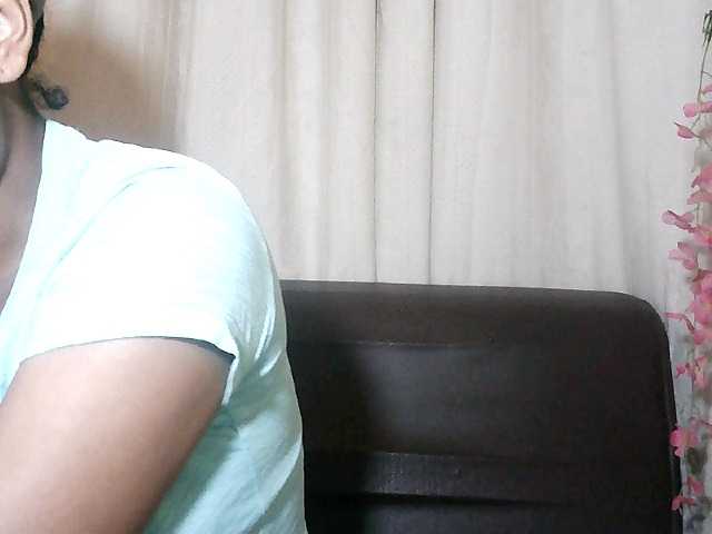 Pussy01lips live cam on BongaCams