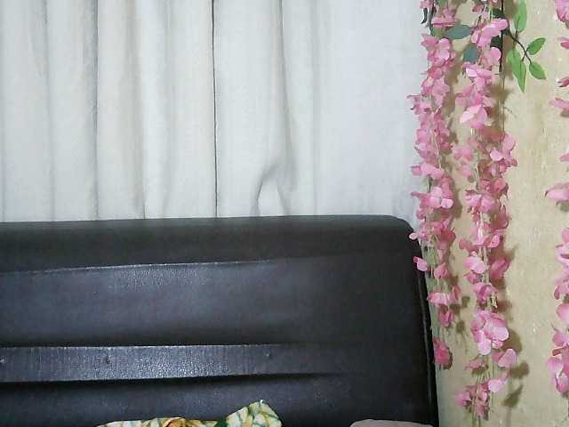 Pussy01lips's BongaCams show and profile