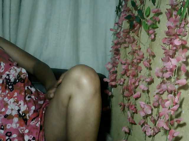 Pussy01lips live cam on BongaCams