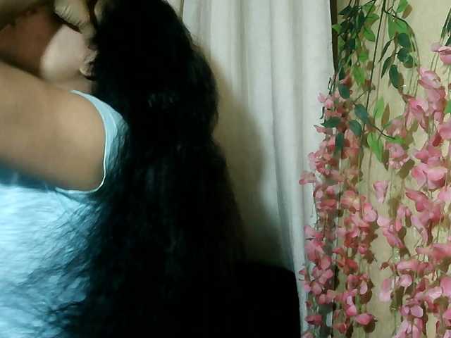 Pussy01lips live cam on BongaCams