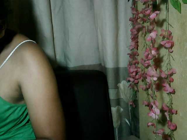 Pussy01lips live cam on BongaCams