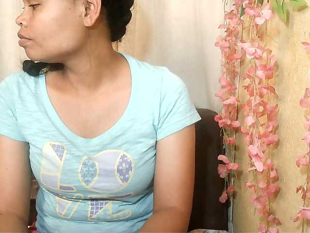 Pussy01lips live cam on BongaCams