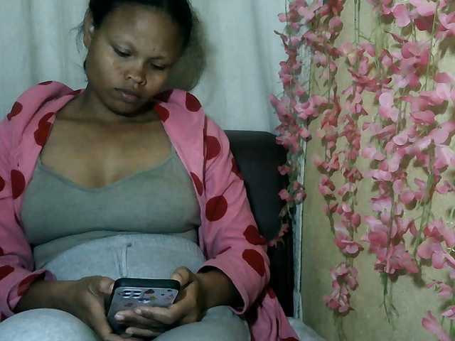 Pussy01lips live cam on BongaCams