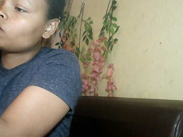 Pussy01lips, live now on BongaCams