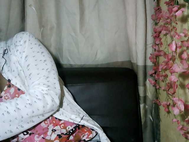 Pussy01lips live cam on BongaCams